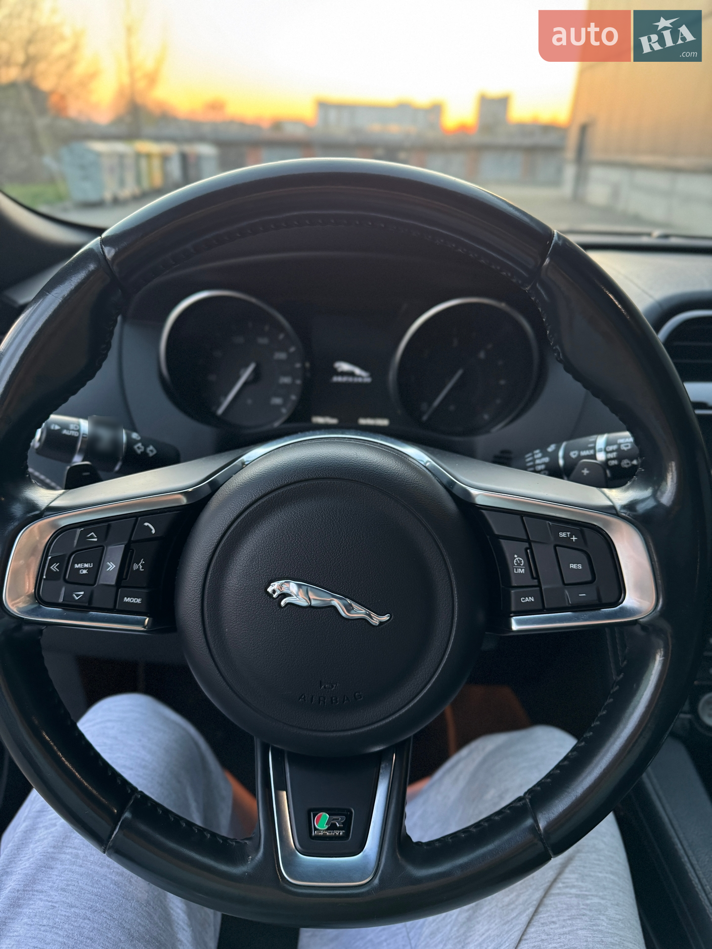 2016 Jaguar F-Pace - мініатюра 23