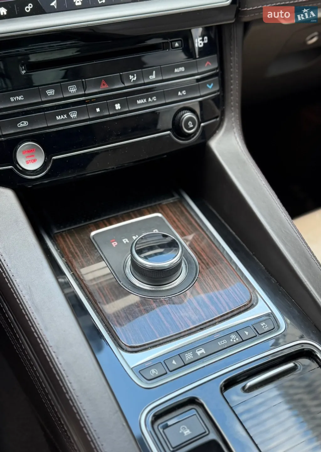 2016 Jaguar F-Pace - мініатюра 16