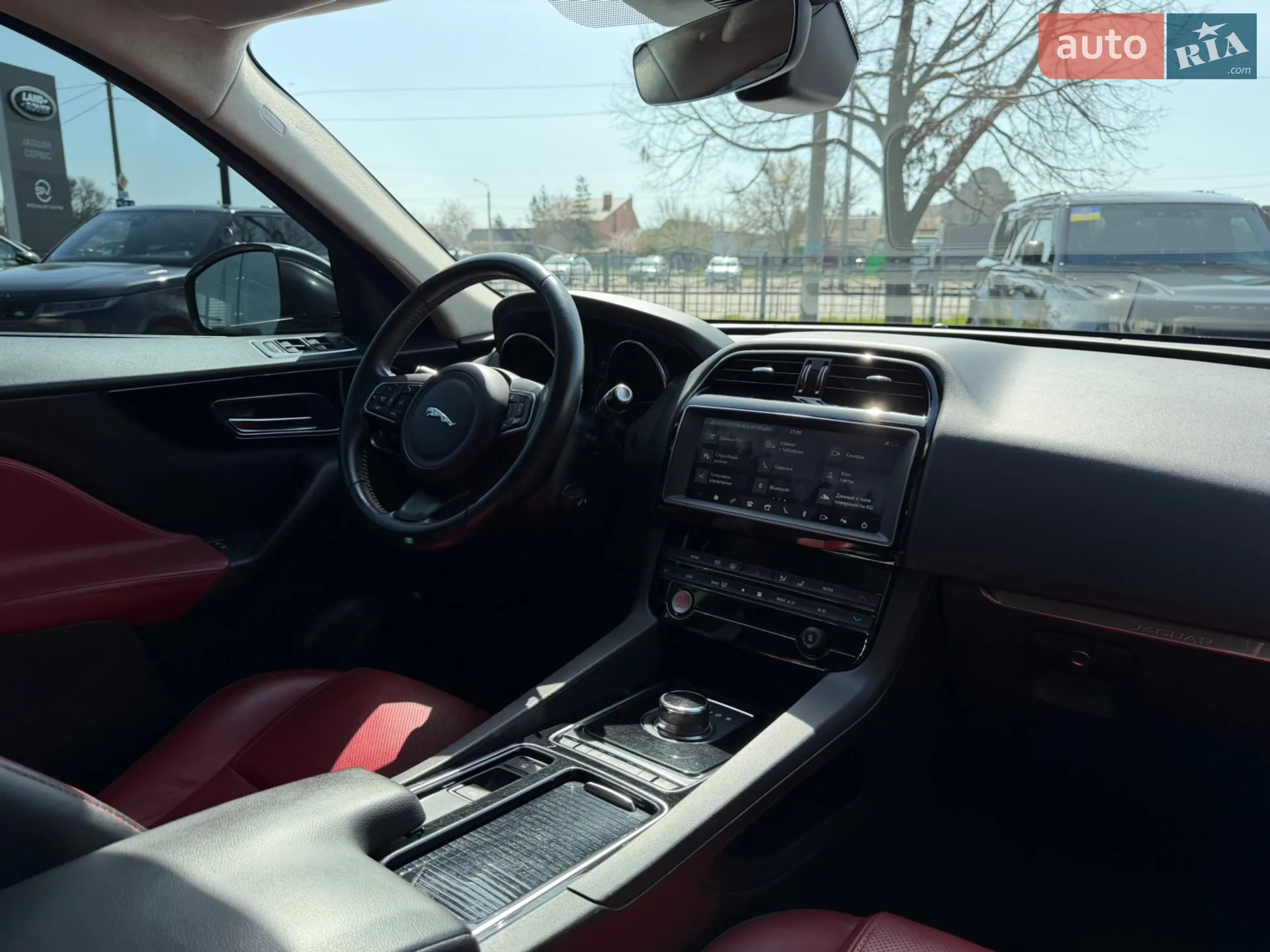 2018 Jaguar F-Pace - мініатюра 31