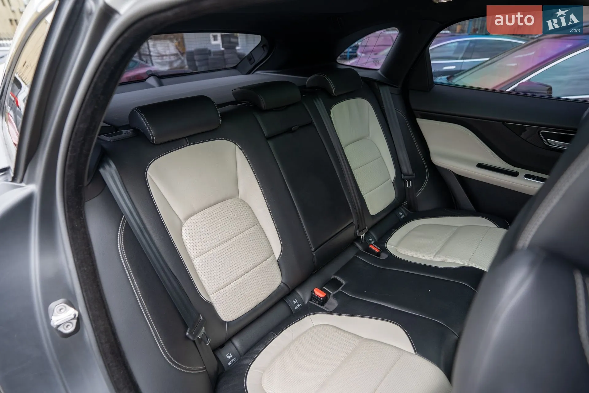 2017 Jaguar F-Pace - мініатюра 31