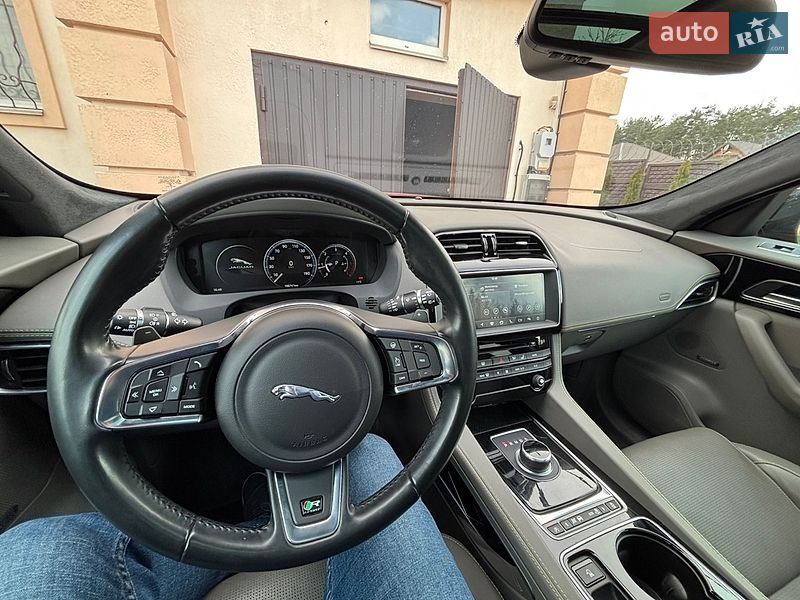 Позашляховик / Кросовер Jaguar F-Pace 2016 в Києві