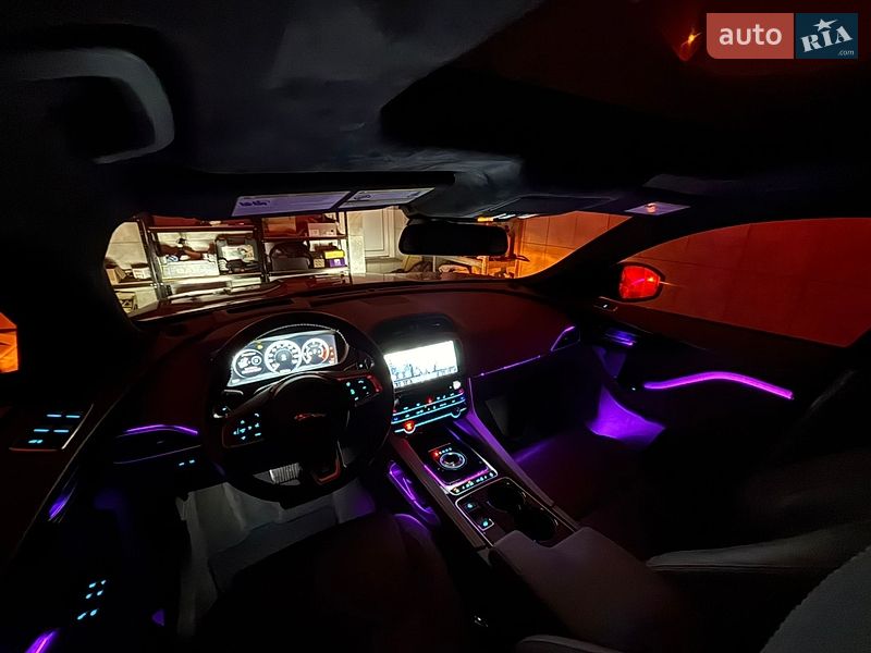Позашляховик / Кросовер Jaguar F-Pace 2016 в Києві