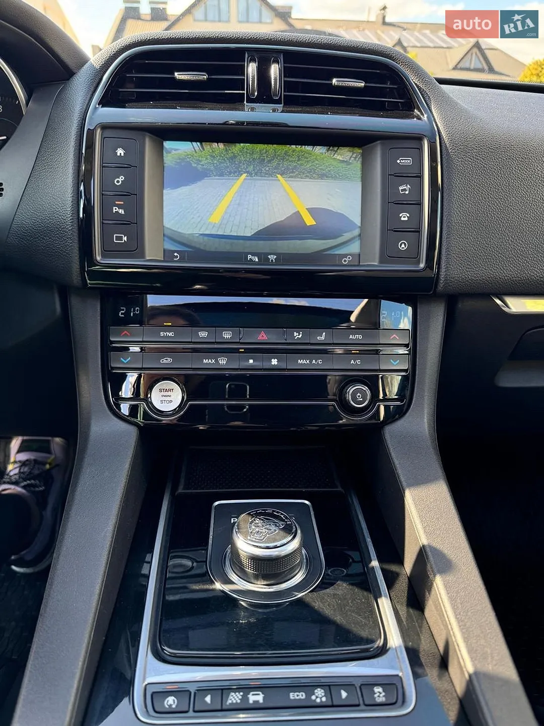2016 Jaguar F-Pace - мініатюра 33