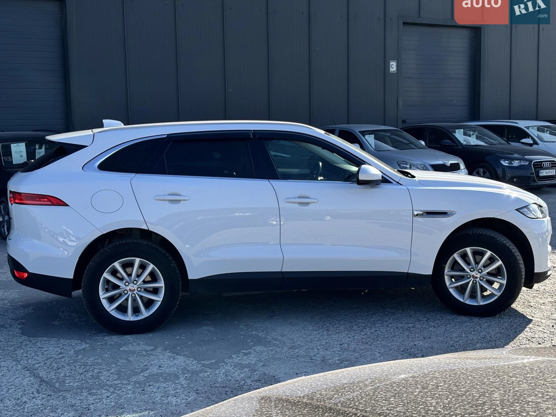 2017 Jaguar F-Pace - мініатюра 13