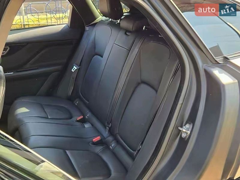 Внедорожник / Кроссовер Jaguar F-Pace 2016 в Киеве