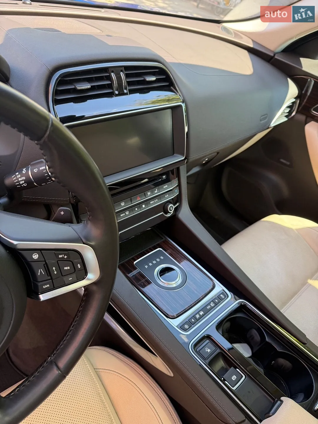 2019 Jaguar F-Pace - мініатюра 15