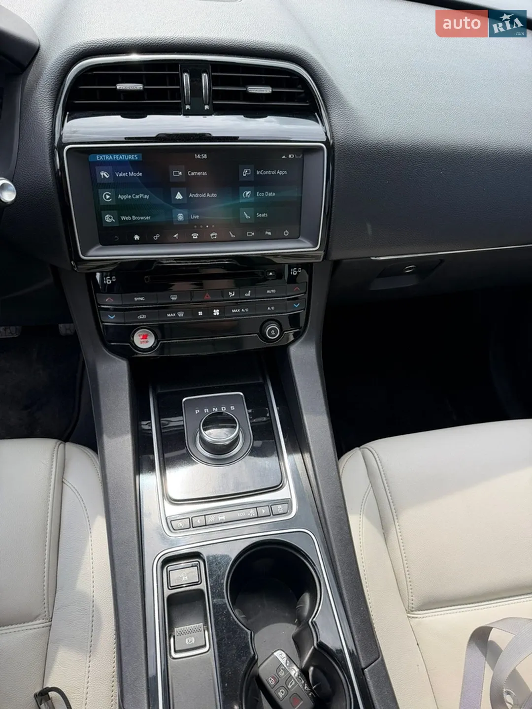 2017 Jaguar F-Pace - мініатюра 23