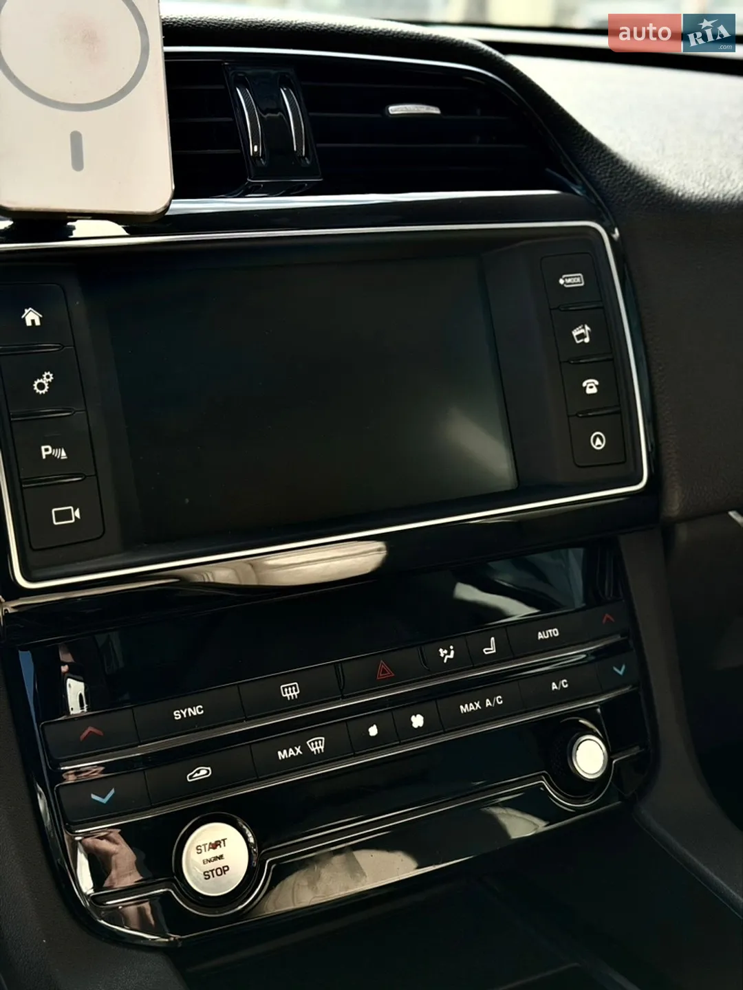 2016 Jaguar F-Pace - мініатюра 21