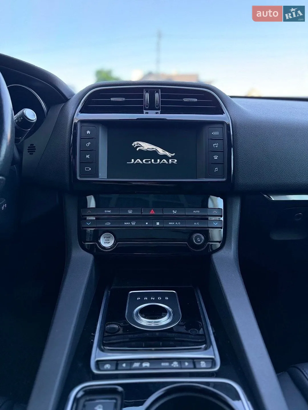 2016 Jaguar F-Pace - мініатюра 22