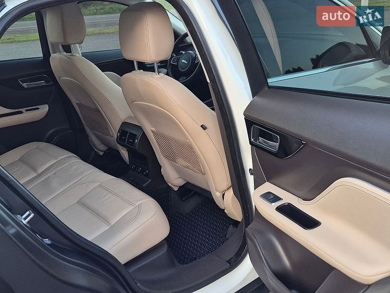 Позашляховик / Кросовер Jaguar F-Pace 2017 в Дубні