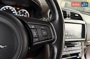 Позашляховик / Кросовер Jaguar F-Pace 2016 в Києві