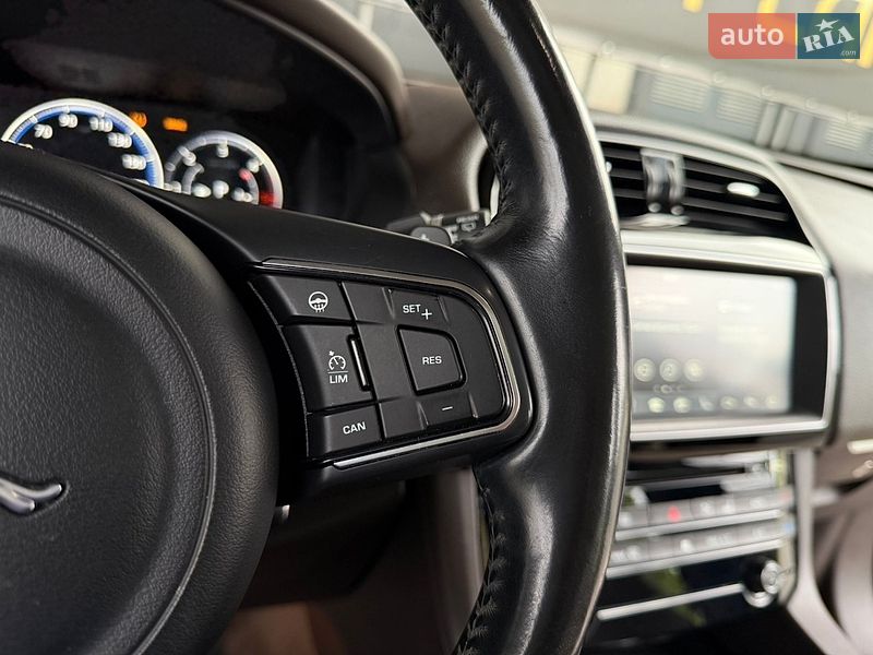 Позашляховик / Кросовер Jaguar F-Pace 2016 в Києві