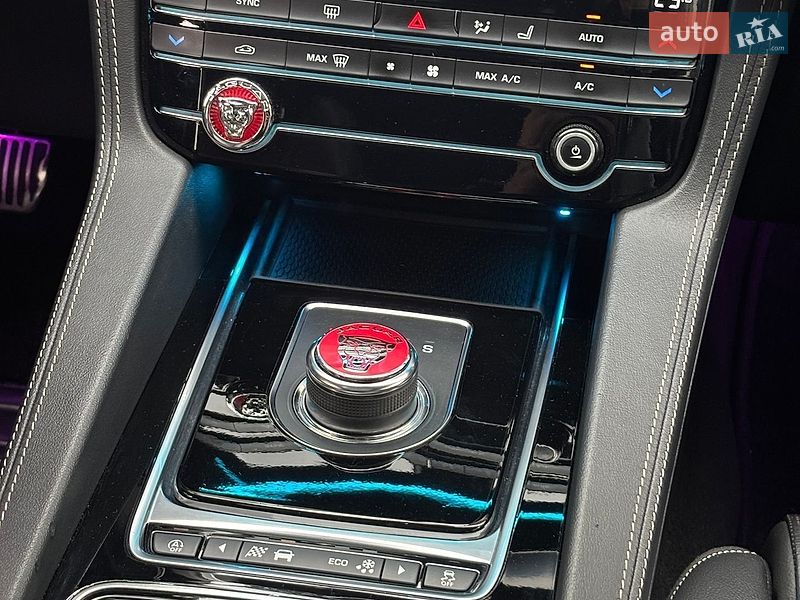Внедорожник / Кроссовер Jaguar F-Pace 2019 в Киеве