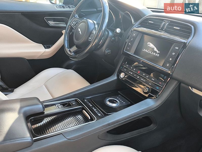 Позашляховик / Кросовер Jaguar F-Pace 2017 в Полтаві