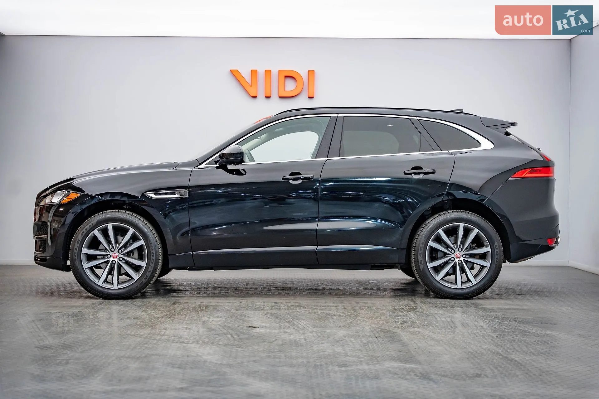 2017 Jaguar F-Pace - мініатюра 3