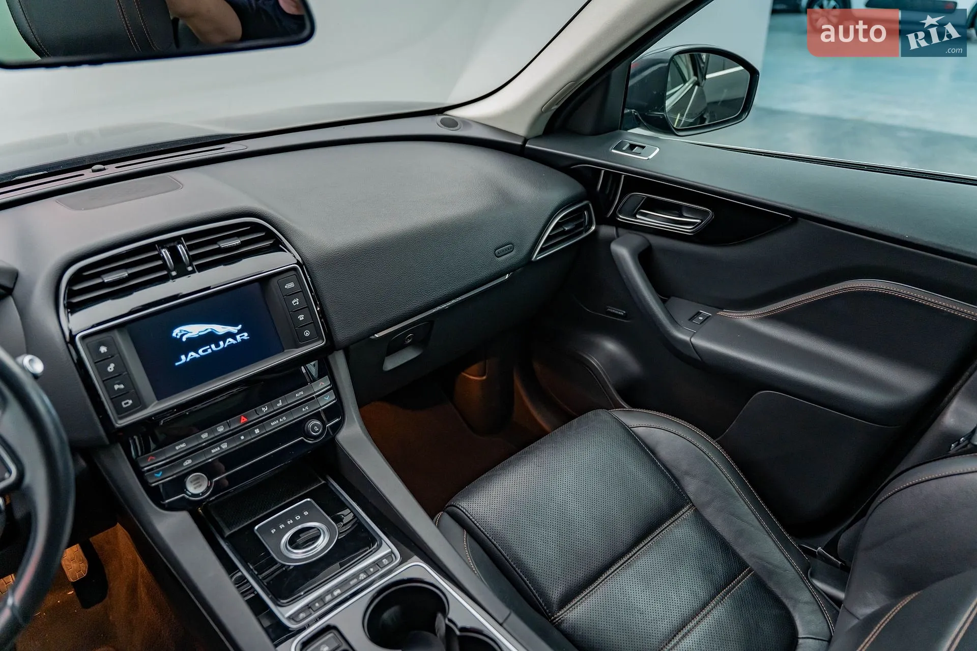 2017 Jaguar F-Pace - мініатюра 15