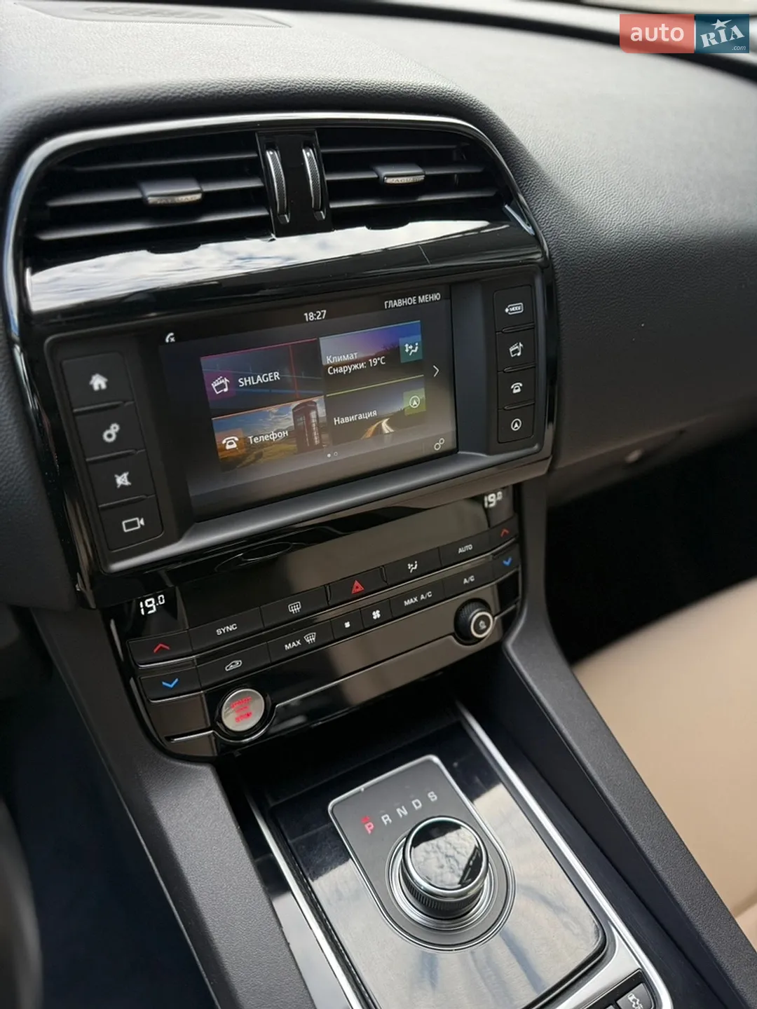 2017 Jaguar F-Pace - мініатюра 22