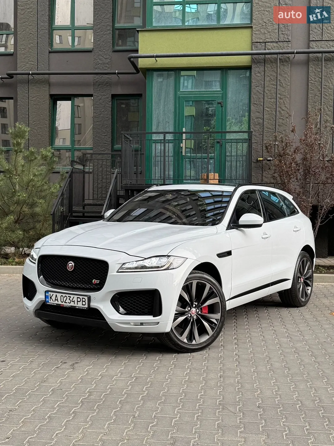 2016 Jaguar F-Pace - мініатюра 2