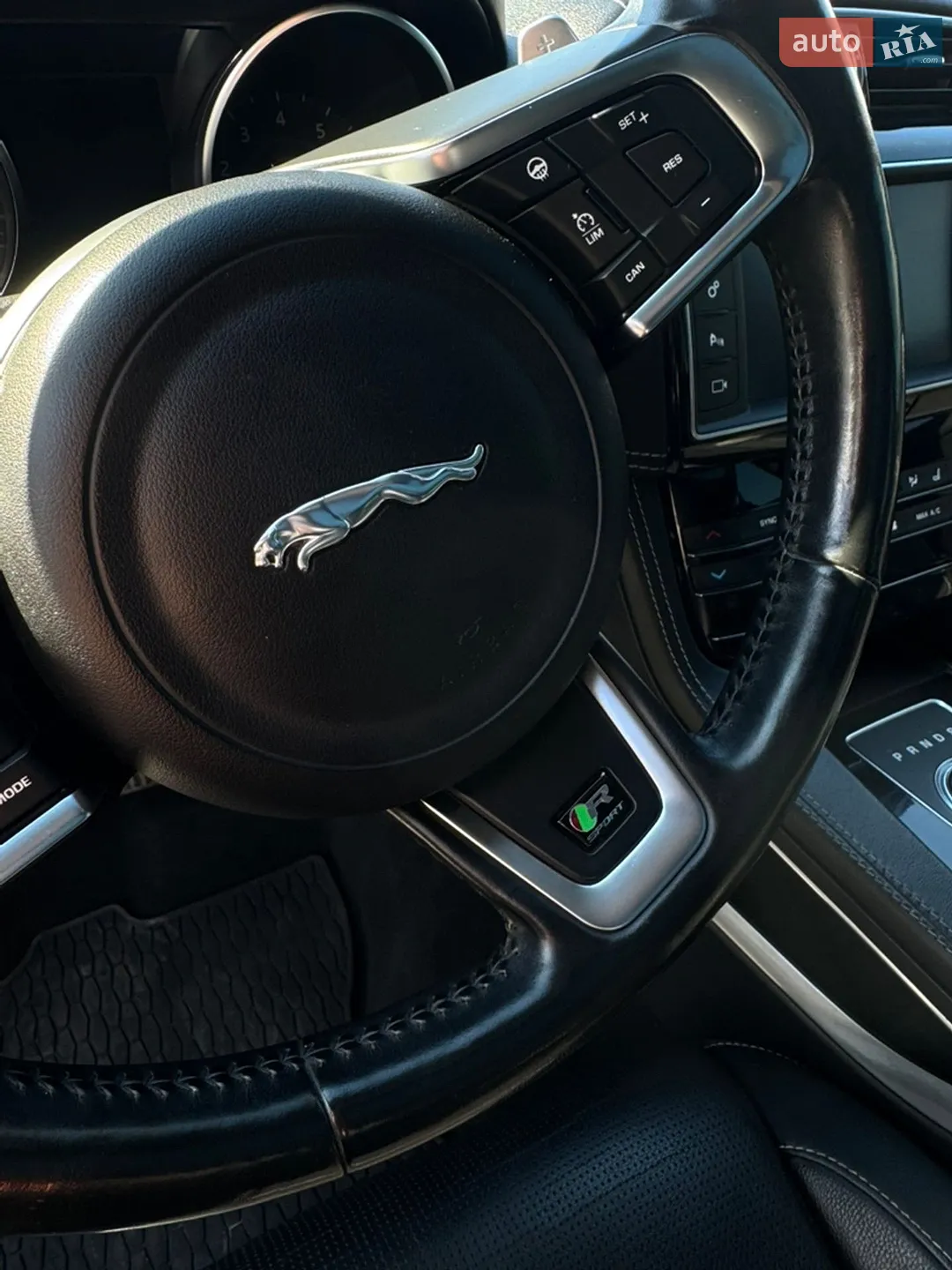 2018 Jaguar F-Pace - мініатюра 13