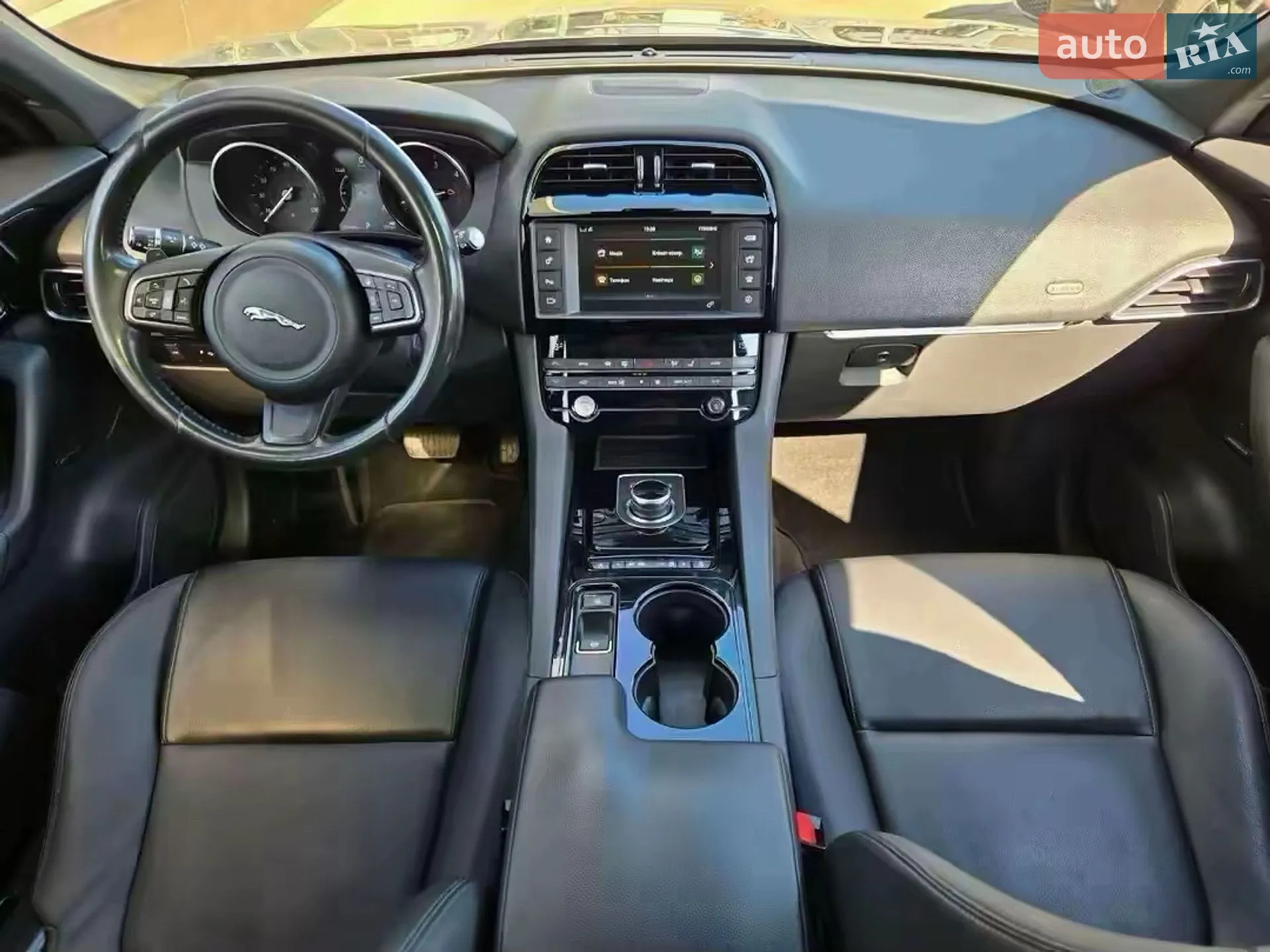 2016 Jaguar F-Pace - мініатюра 27