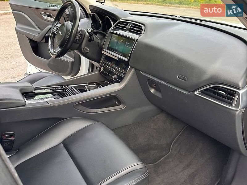 Позашляховик / Кросовер Jaguar F-Pace 2018 в Володимирі фото 12 Позашляховик / Кросовер Jaguar F-Pace 2018 в Володимирі