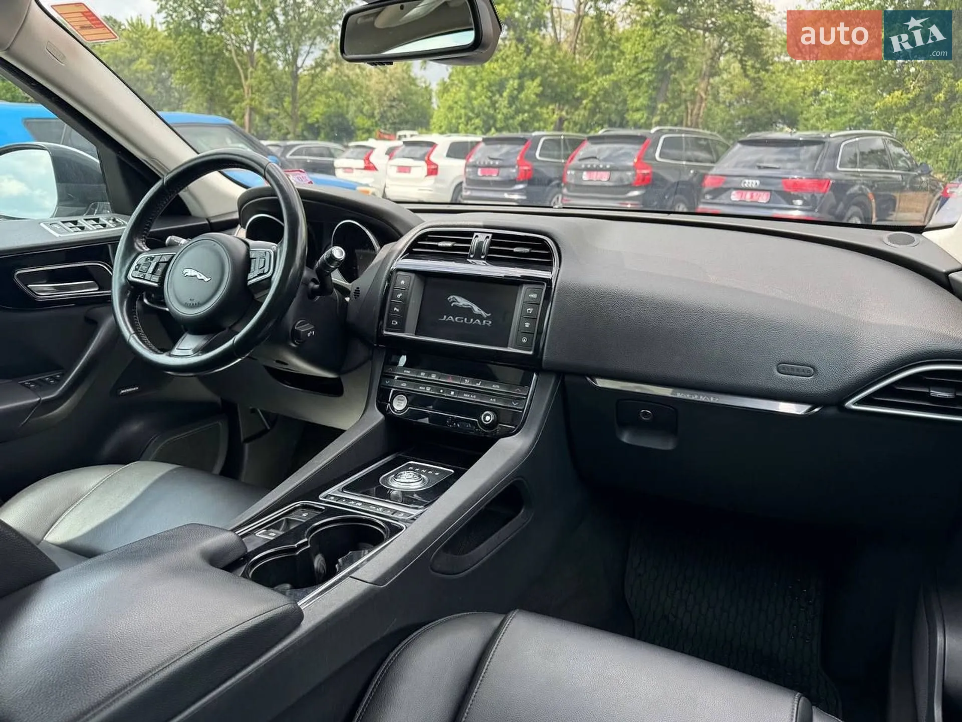 2017 Jaguar F-Pace - мініатюра 28