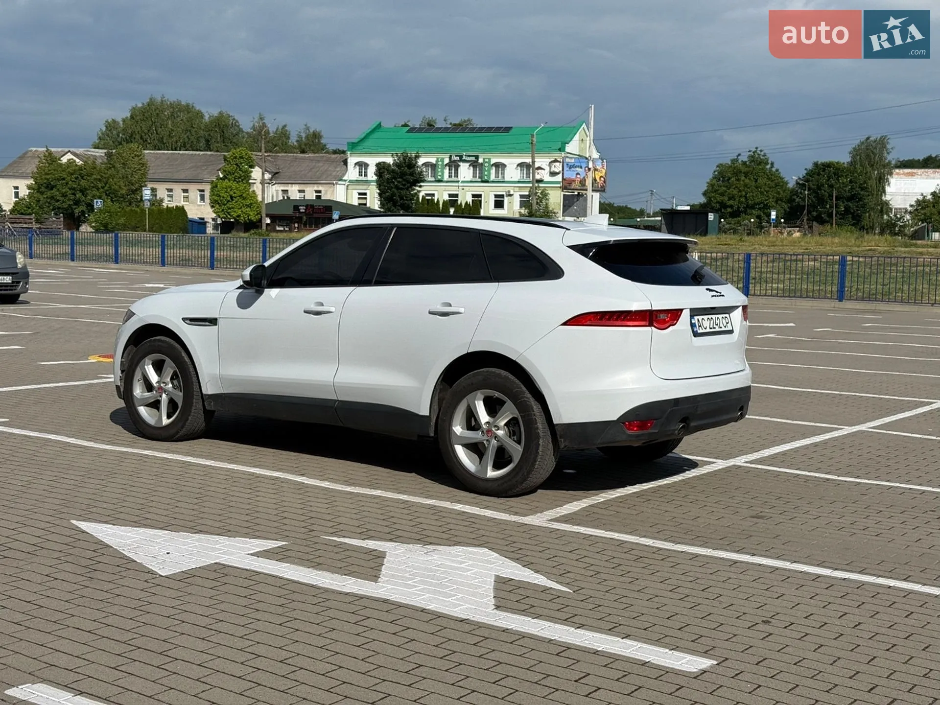 2017 Jaguar F-Pace - мініатюра 6