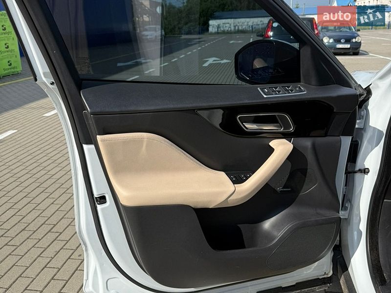 Внедорожник / Кроссовер Jaguar F-Pace 2017 в Нововолынске