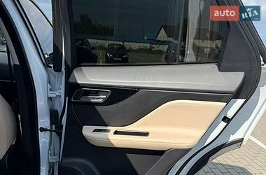 Внедорожник / Кроссовер Jaguar F-Pace 2017 в Нововолынске
