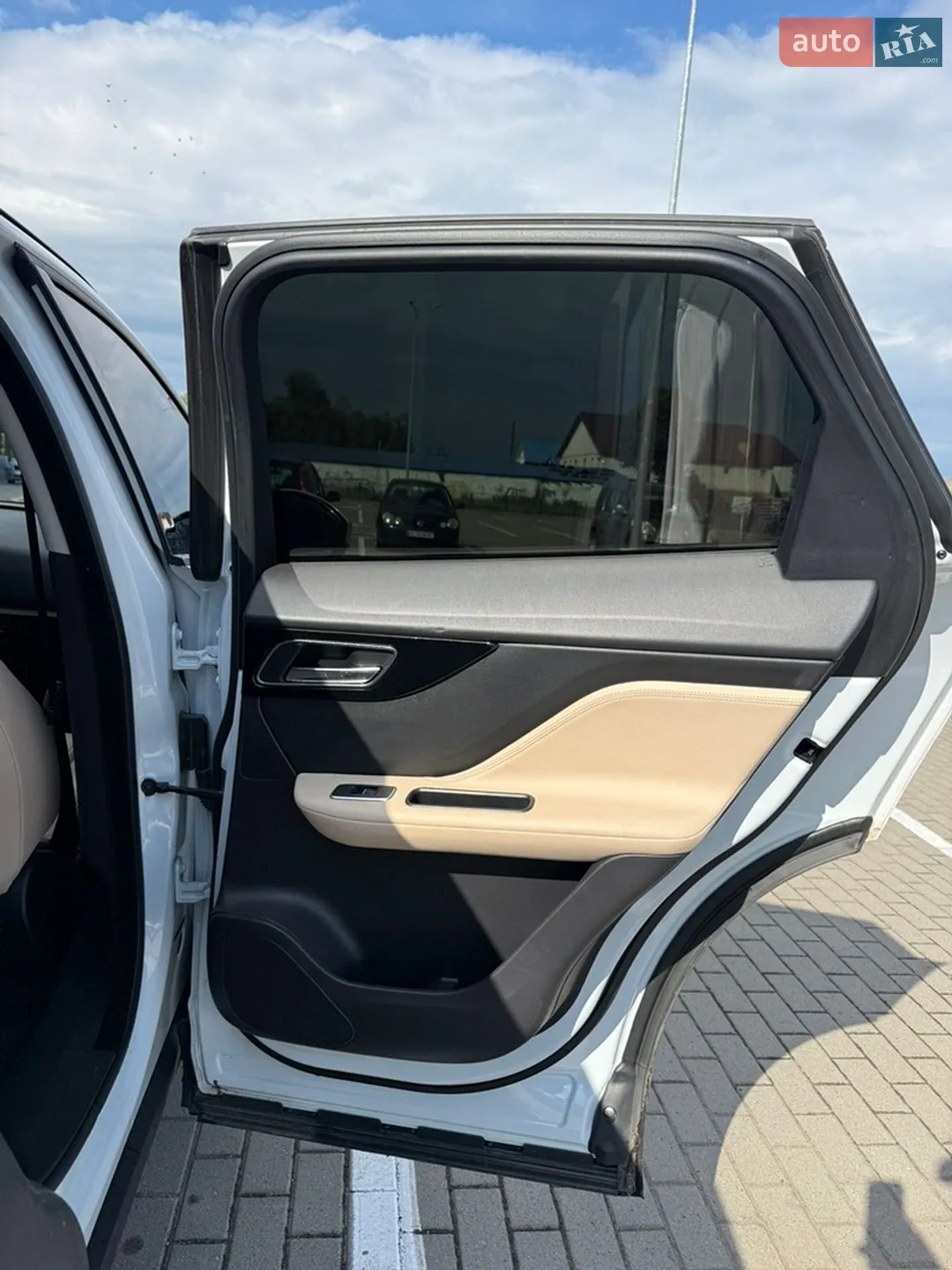 2017 Jaguar F-Pace - мініатюра 21