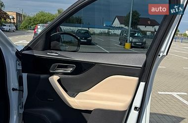 Внедорожник / Кроссовер Jaguar F-Pace 2017 в Нововолынске