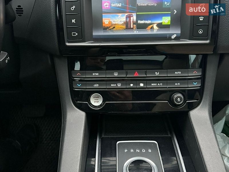 Внедорожник / Кроссовер Jaguar F-Pace 2017 в Нововолынске