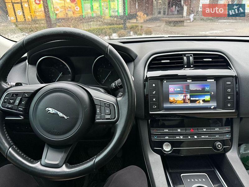 Внедорожник / Кроссовер Jaguar F-Pace 2017 в Нововолынске