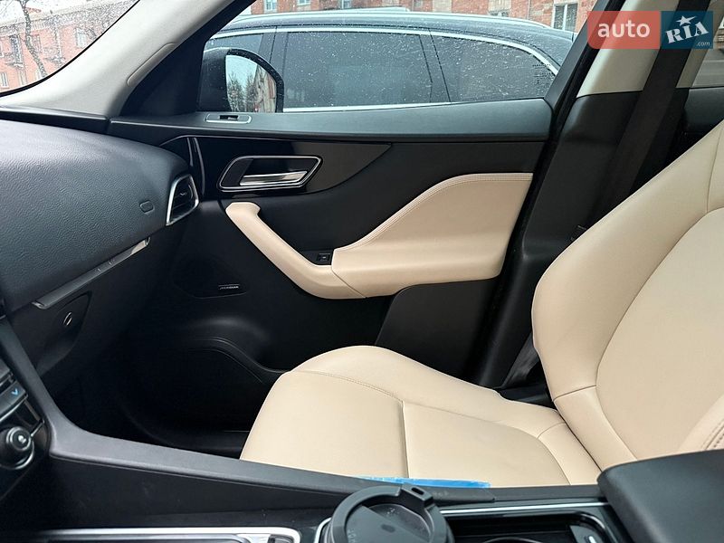 Внедорожник / Кроссовер Jaguar F-Pace 2017 в Нововолынске