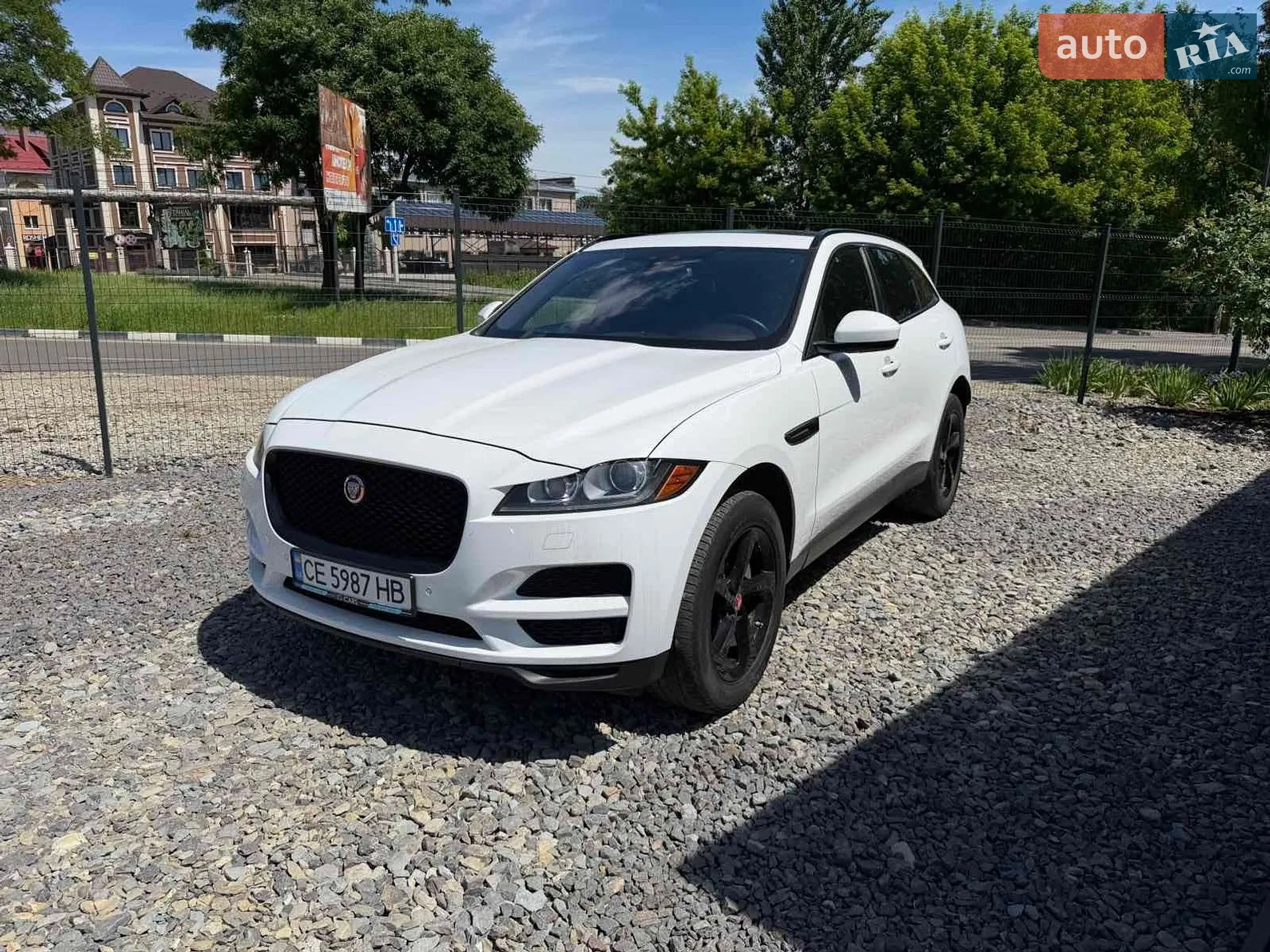 2017 Jaguar F-Pace - мініатюра 3