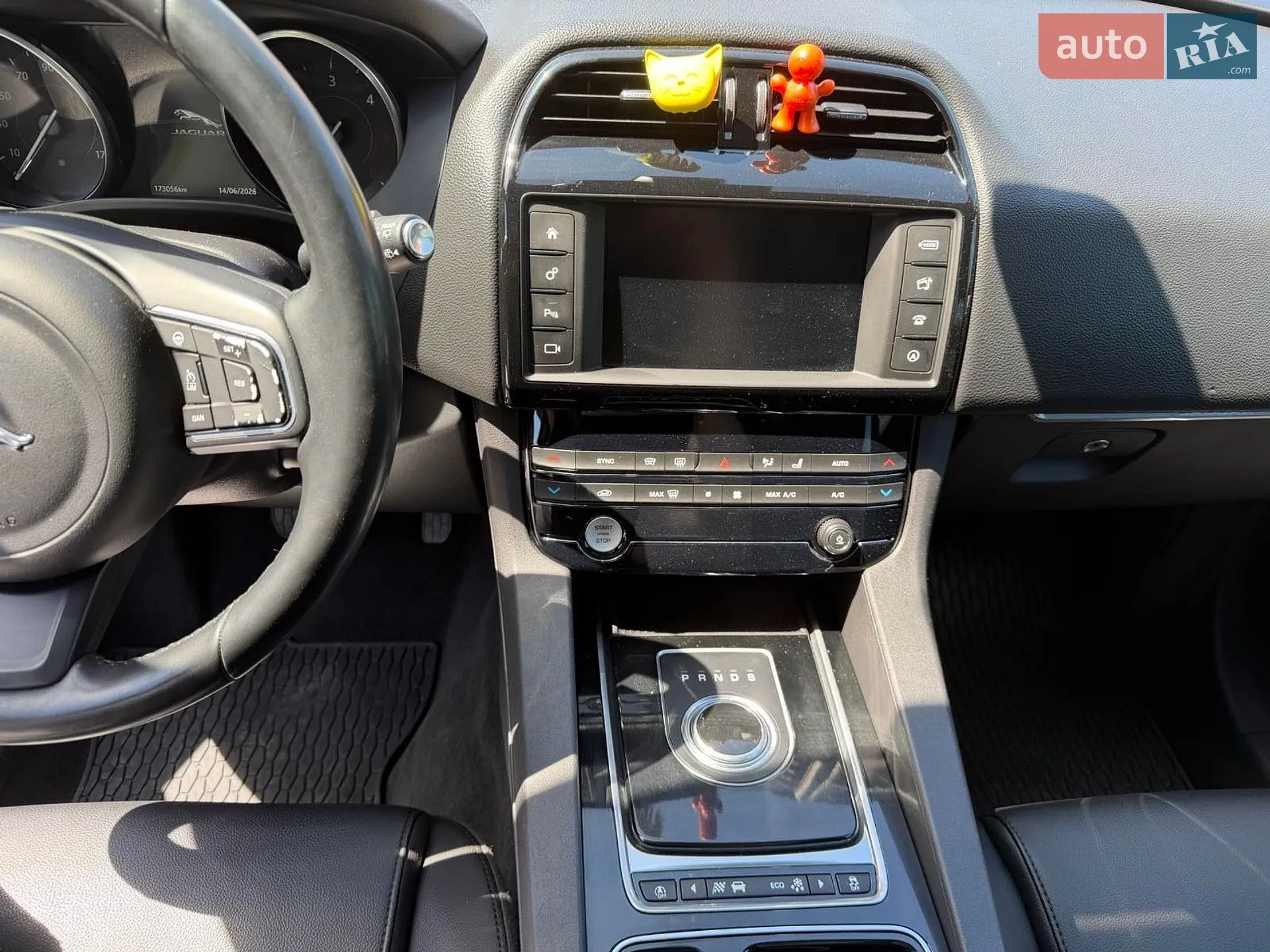 2017 Jaguar F-Pace - мініатюра 13