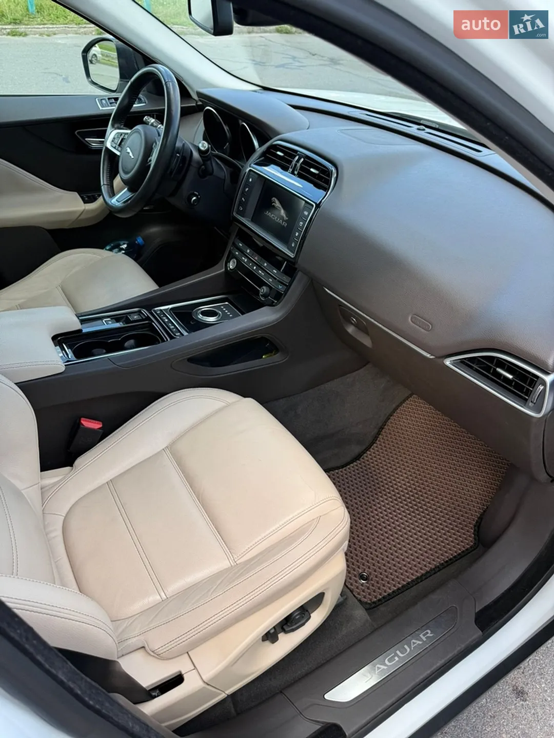 2018 Jaguar F-Pace - мініатюра 25