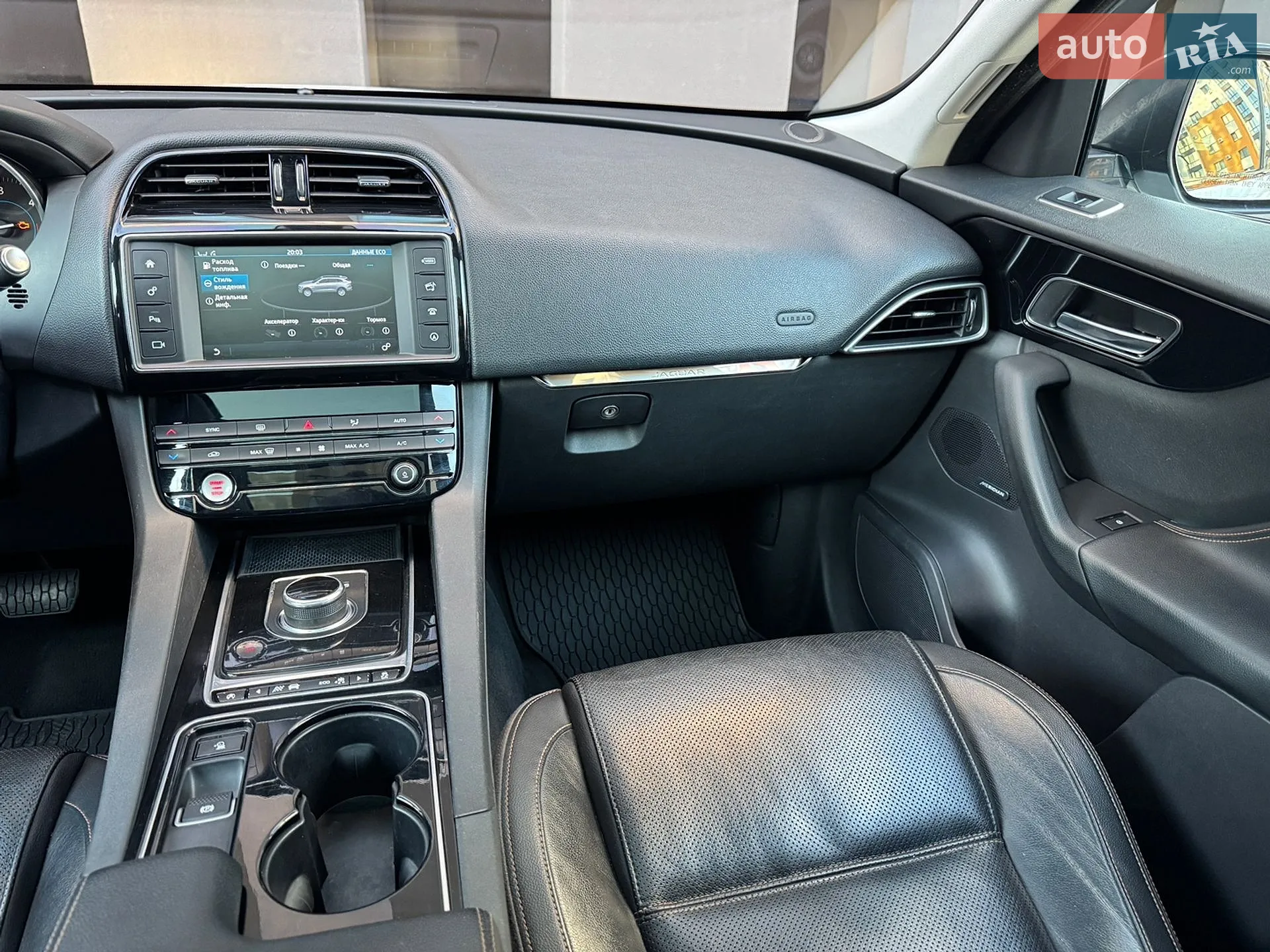 2017 Jaguar F-Pace - мініатюра 21