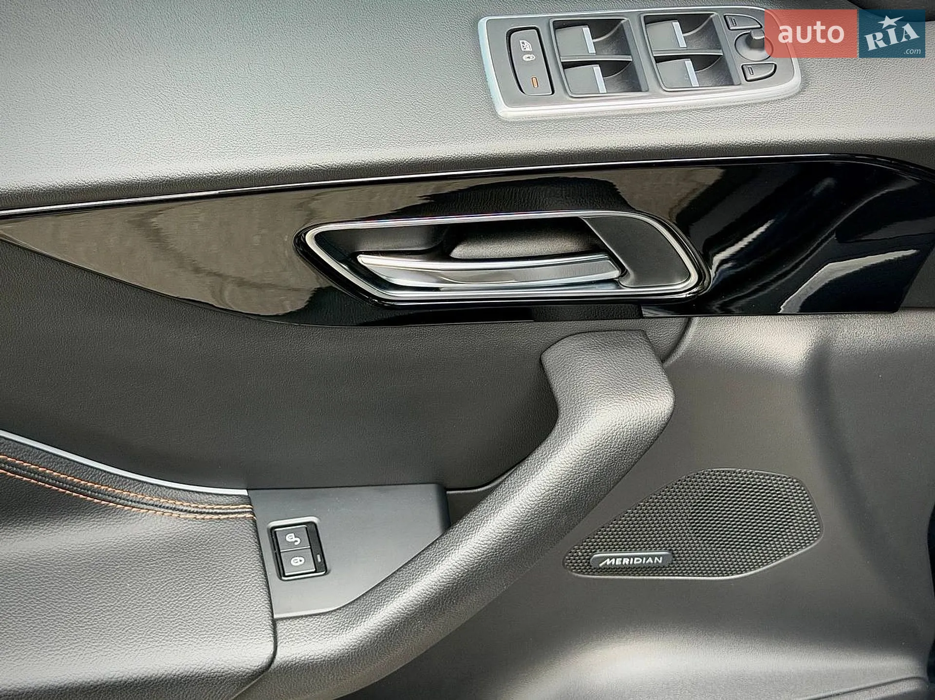 2018 Jaguar F-Pace - мініатюра 18