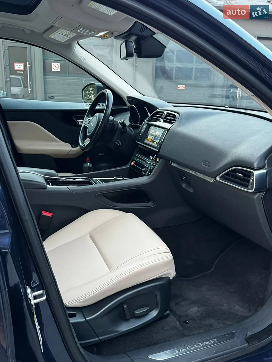 2018 Jaguar F-Pace - мініатюра 30