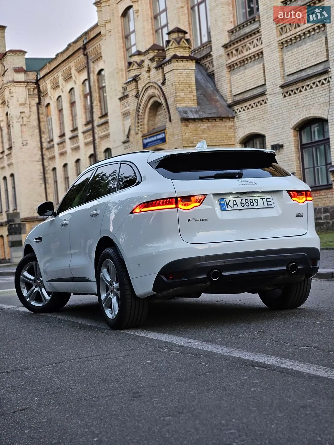 2017 Jaguar F-Pace - мініатюра 14
