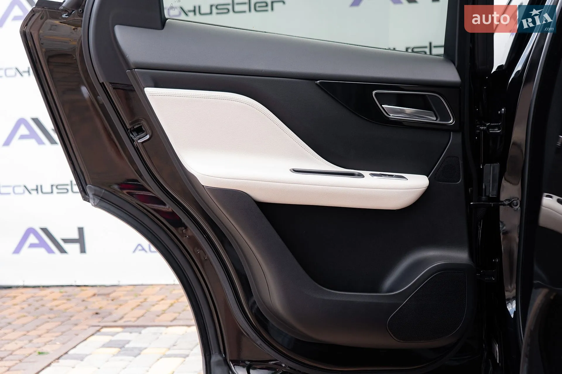 2019 Jaguar F-Pace - мініатюра 32