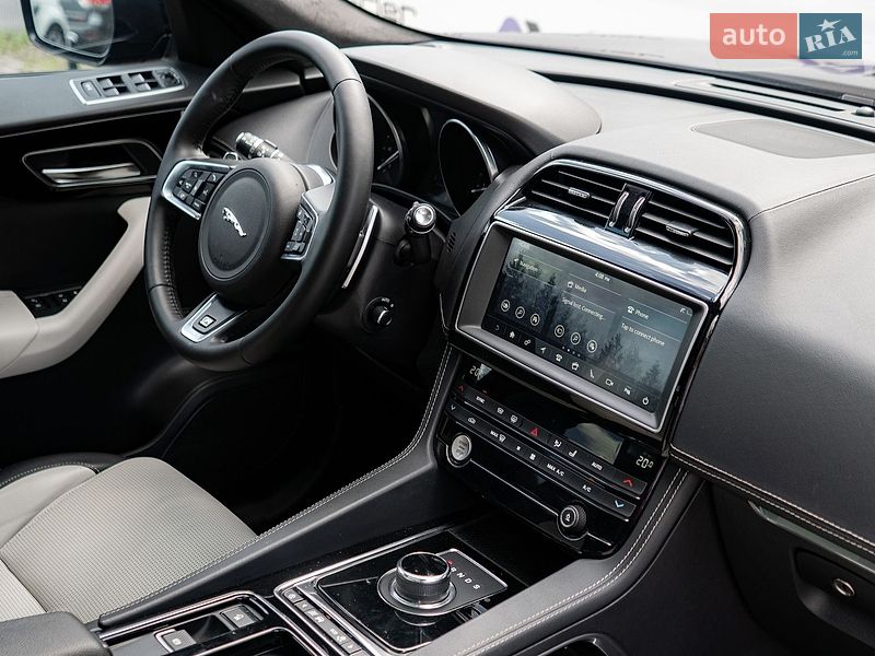 Внедорожник / Кроссовер Jaguar F-Pace 2019 в Киеве