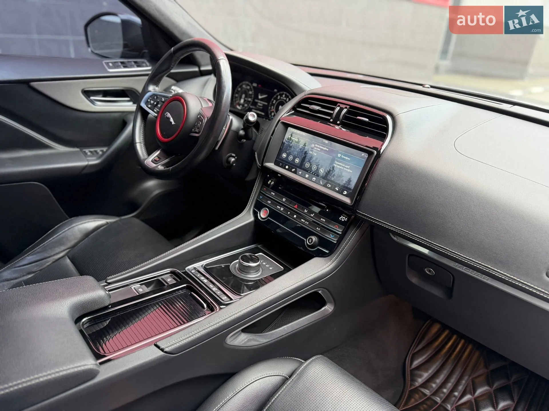2019 Jaguar F-Pace - мініатюра 32