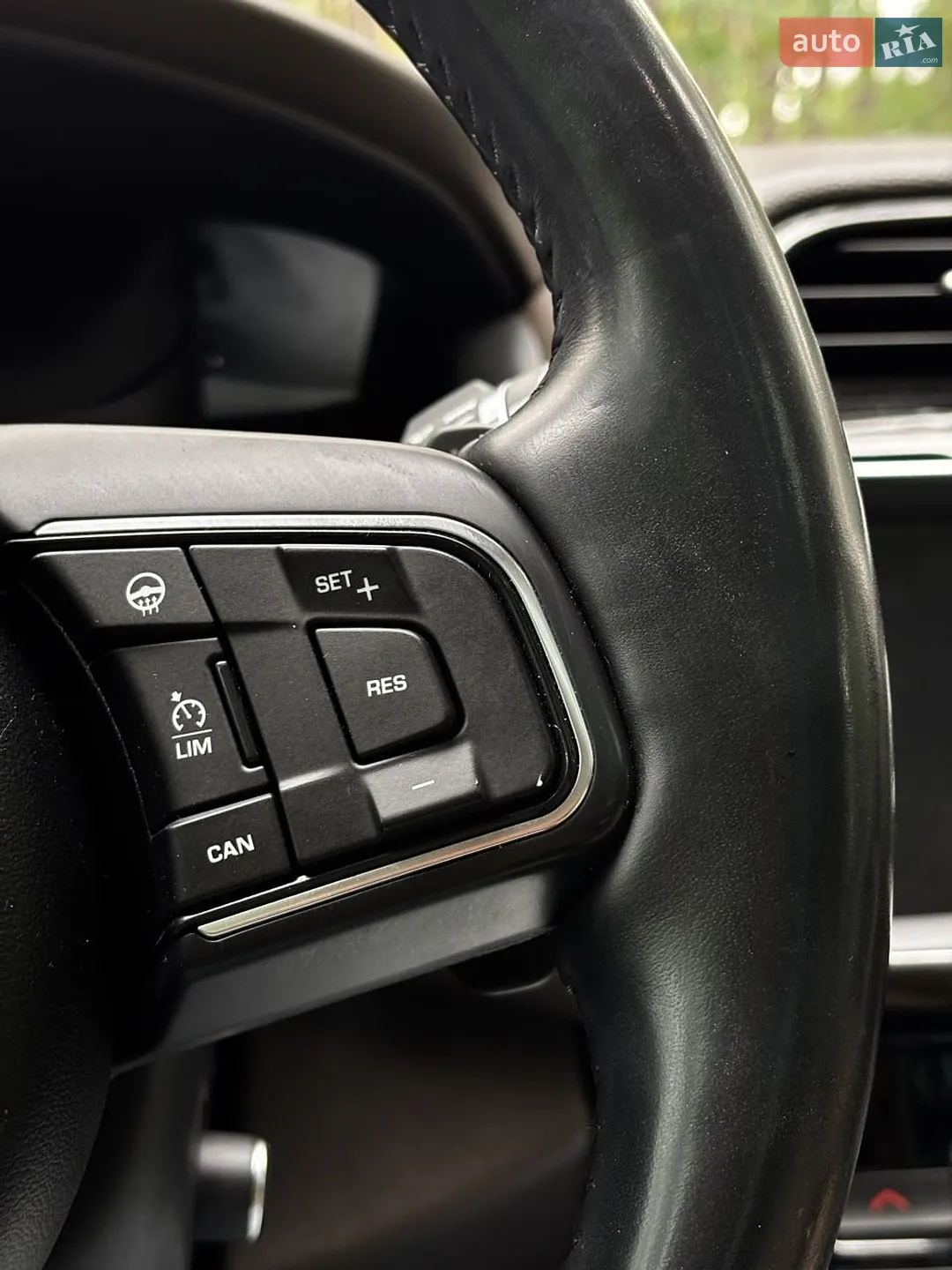 2016 Jaguar F-Pace - мініатюра 31