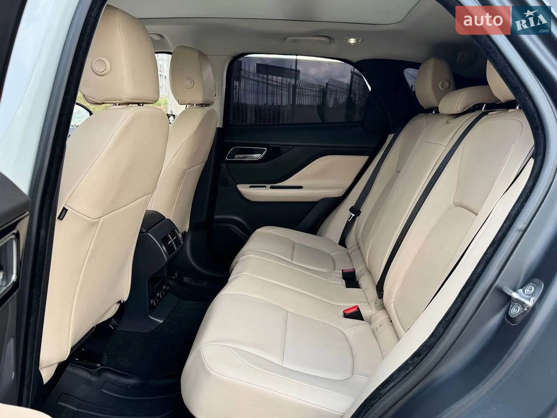 2017 Jaguar F-Pace - мініатюра 23