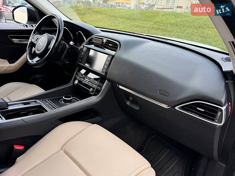 Внедорожник / Кроссовер Jaguar F-Pace 2017 в Киеве