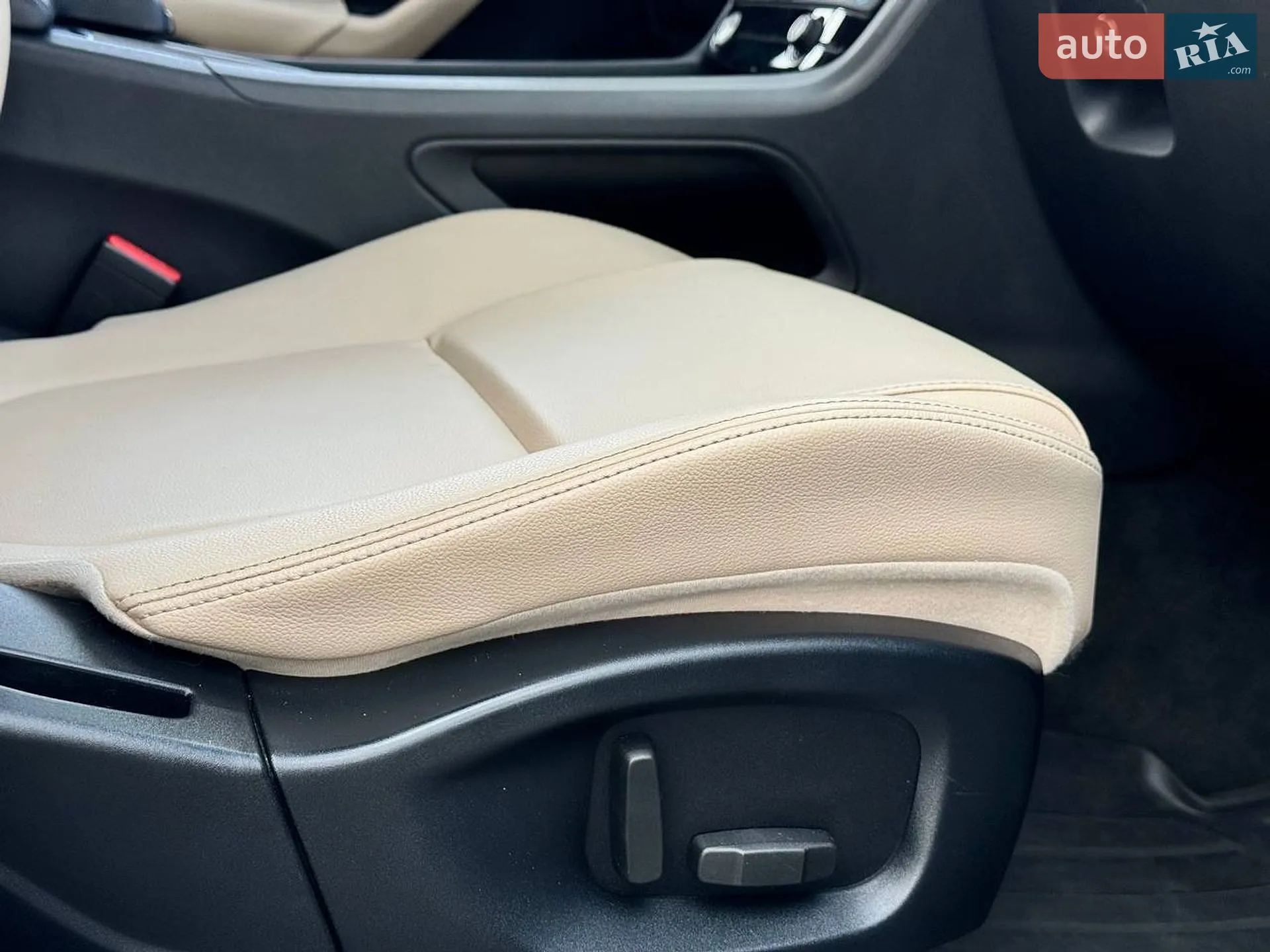 2017 Jaguar F-Pace - мініатюра 26