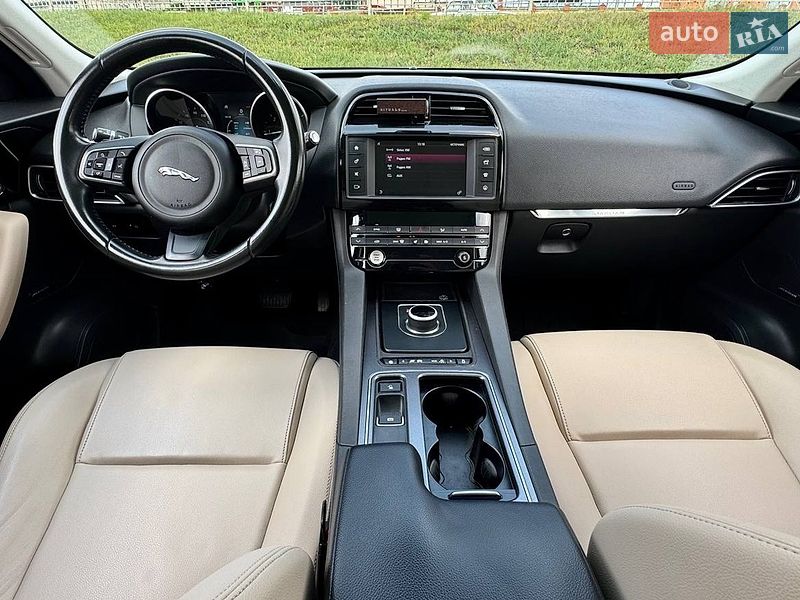Внедорожник / Кроссовер Jaguar F-Pace 2017 в Киеве