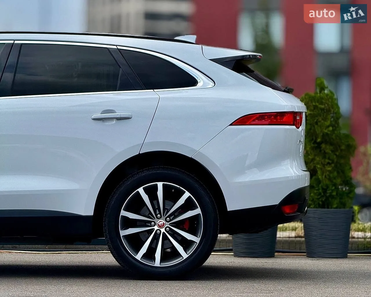 2017 Jaguar F-Pace - мініатюра 13